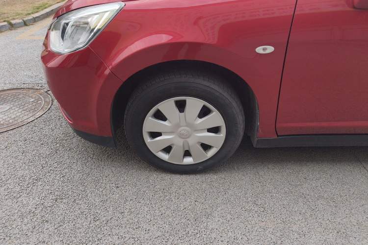 Used Venucia R50 2015 1.6L Automatic Fashion Edition Left Front Wheel Hub