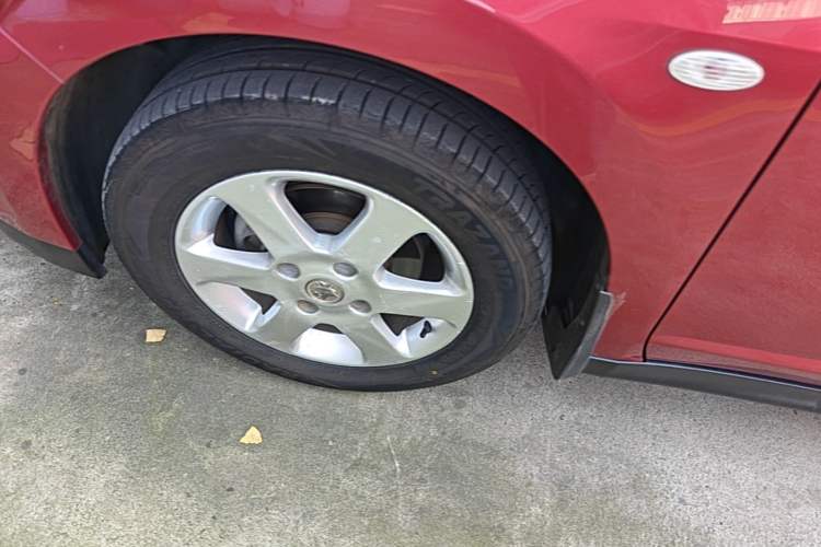 Used Venucia R50 2015 1.6L Automatic Fashion Edition Left Front Wheel Hub