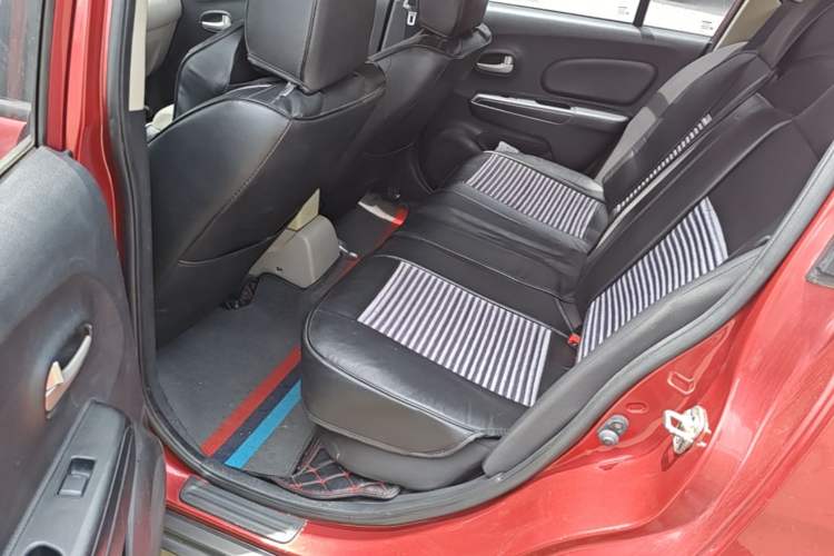 Used Venucia R50 2015 1.6L Automatic Fashion Edition Left Rear Seat