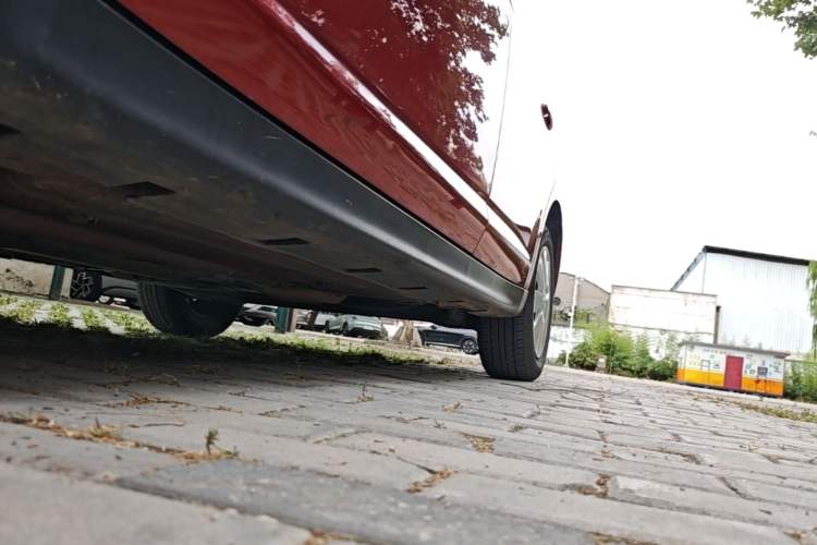 Used Venucia R50 2015 1.6L Automatic Fashion Edition Left Side Sill