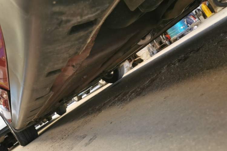 Used Venucia R50 2015 1.6L Automatic Luxury Edition Left Side Sill