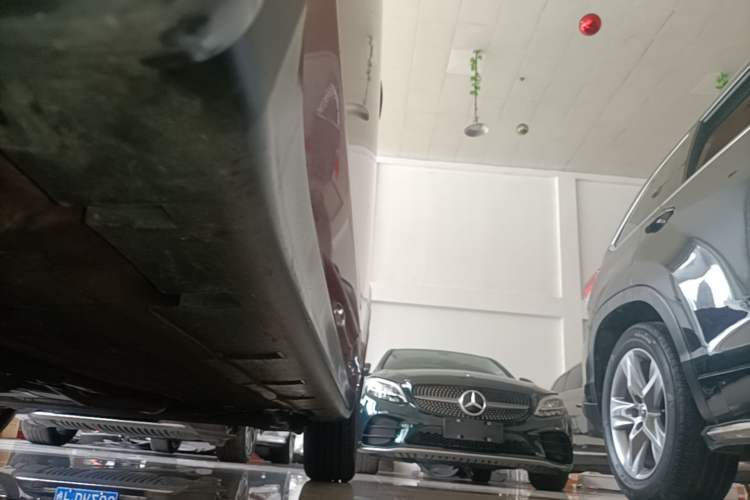 Used Venucia R50 2015 1.6L Automatic Luxury Edition Left Side Sill