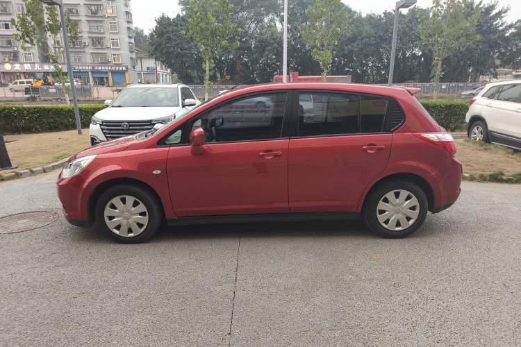 Used Venucia R50 2015 1.6L Automatic Fashion Edition Left Side