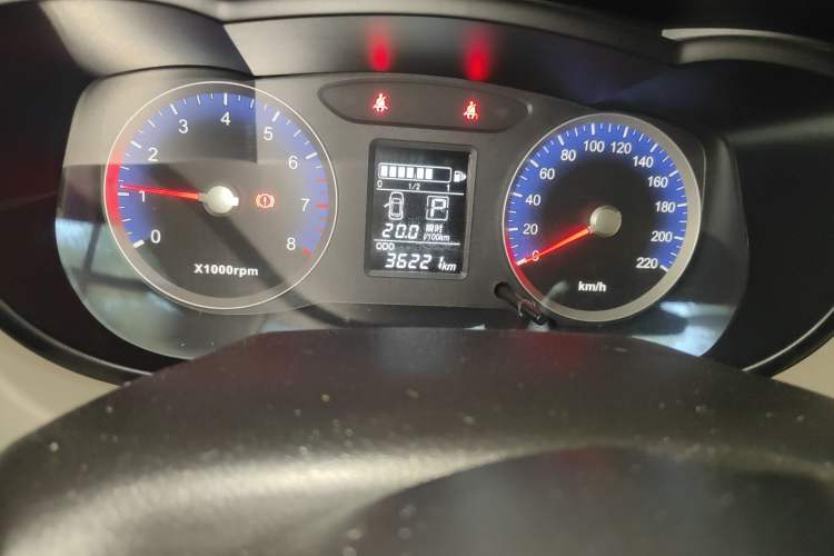 Used Venucia R50 2015 1.6L Automatic Fashion Edition Odometer Close Up