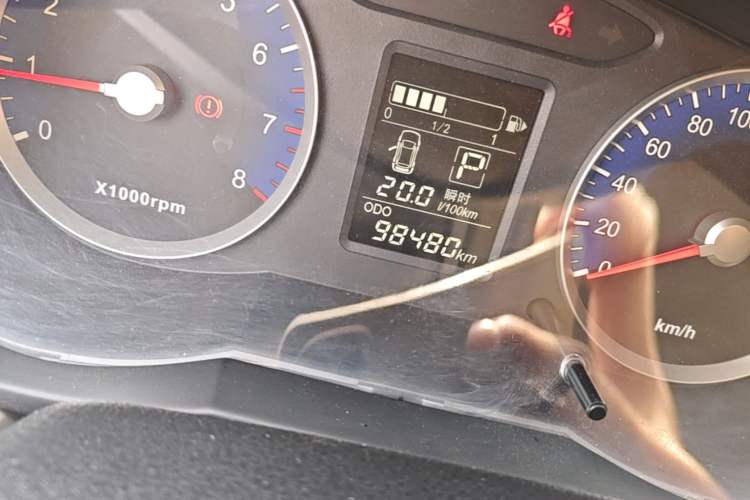 Used Venucia R50 2015 1.6L Automatic Fashion Edition Odometer Close Up