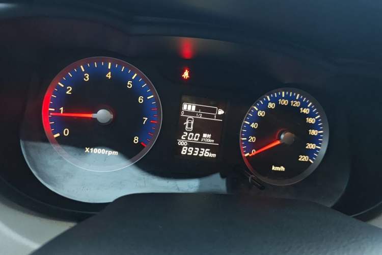 Used Venucia R50 2015 1.6L Manual Fashion Edition Odometer Close Up