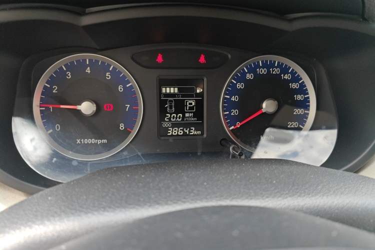Used Venucia R50 2015 1.6L Automatic Luxury Edition Odometer Close Up