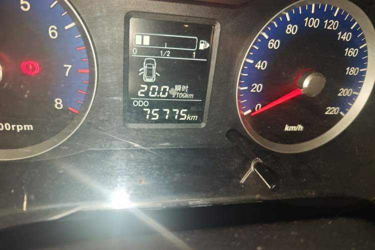Used Venucia R50 2015 1.6L Manual Fashion Edition Odometer Close Up