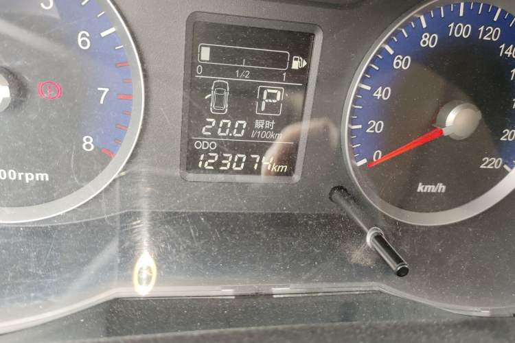 Used Venucia R50 2015 1.6L Automatic Fashion Edition Odometer Close Up