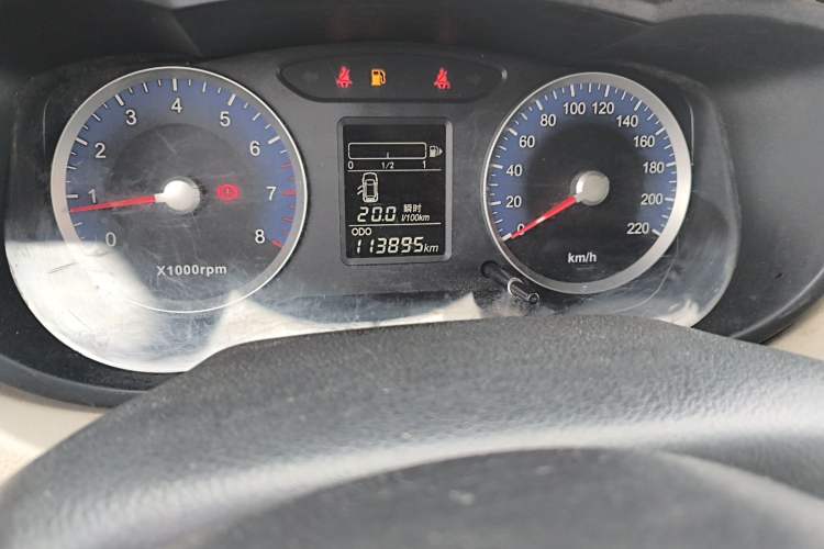 Used Venucia R50 2015 1.6L Manual Fashion Edition Odometer Close Up