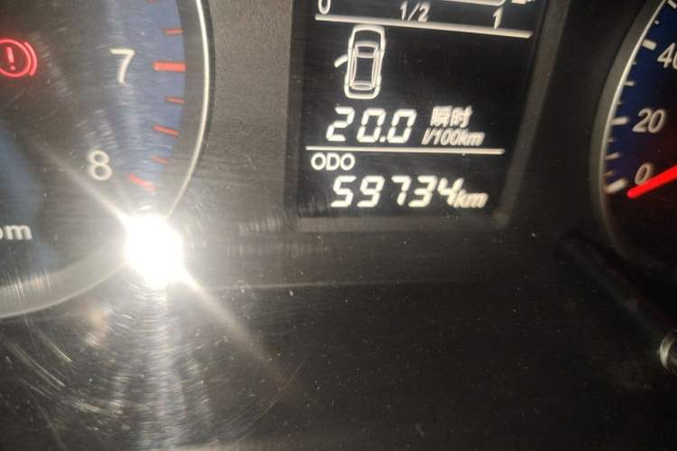 Used Venucia R50 2015 1.6L Manual Fashion Edition Odometer Close Up