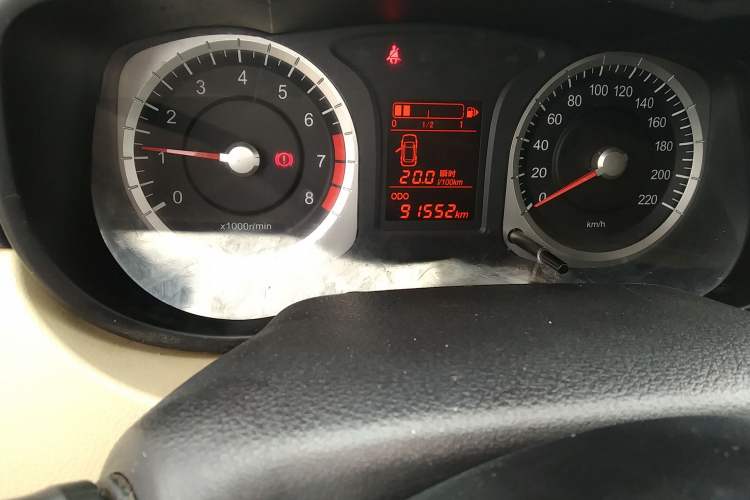 Used Venucia R50 2015 1.6L Manual Fashion Edition Odometer Close Up