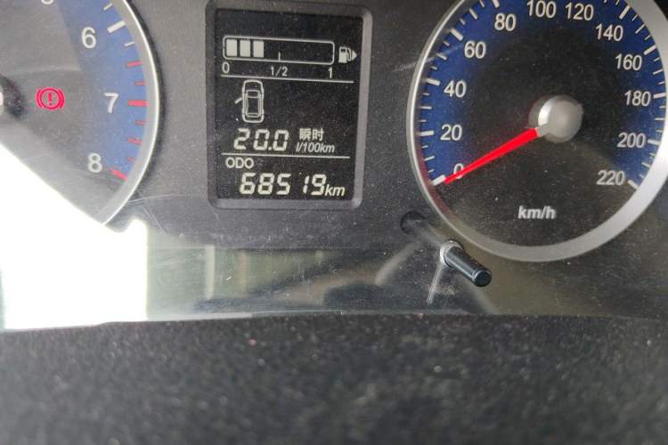 Used Venucia R50 2015 1.6L Manual Luxury Edition Odometer Close Up
