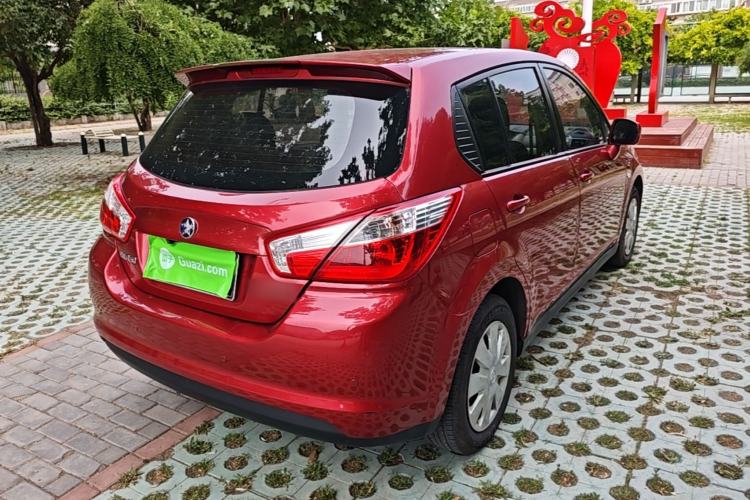 Used Venucia R50 2015 1.6L Automatic Fashion Edition Rear Right 45 Deg