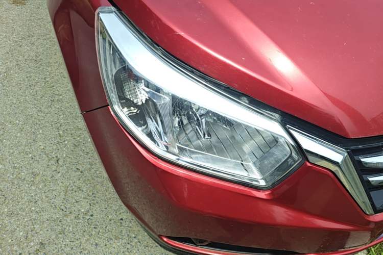 Used Venucia R50 2015 1.6L Automatic Fashion Edition Right Front Headlight