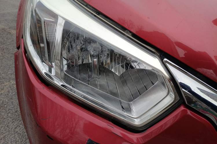 Used Venucia R50 2015 1.6L Manual Fashion Edition Right Front Headlight