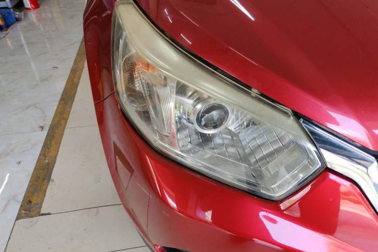 Used Venucia R50 2015 1.6L Automatic Fashion Edition Right Front Headlight