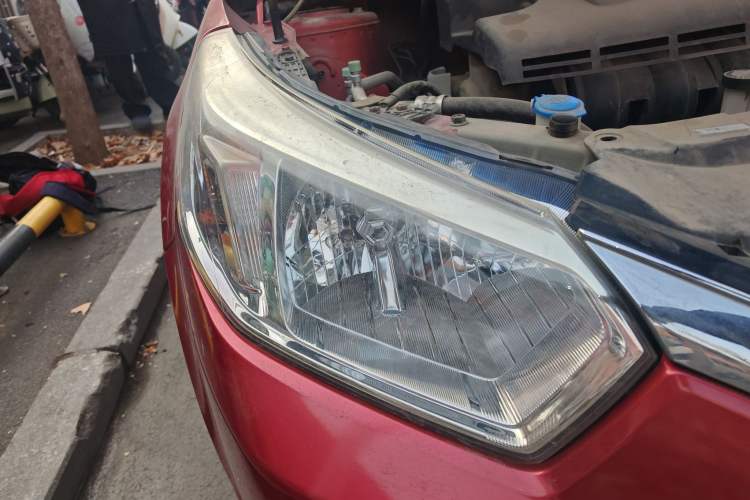 Used Venucia R50 2015 1.6L Manual Fashion Edition Right Front Headlight