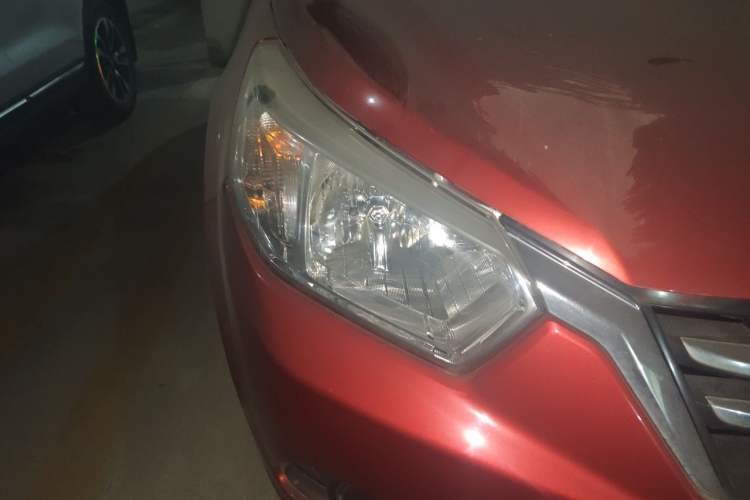 Used Venucia R50 2015 1.6L Manual Fashion Edition Right Front Headlight