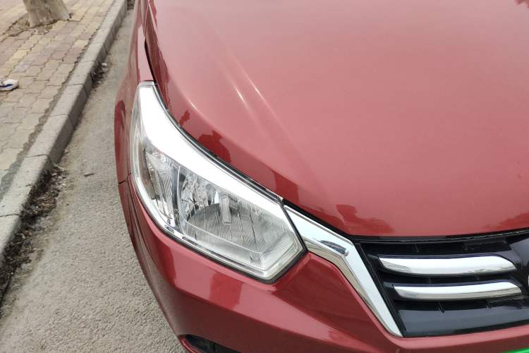 Used Venucia R50 2015 1.6L Automatic Fashion Edition Right Front Headlight
