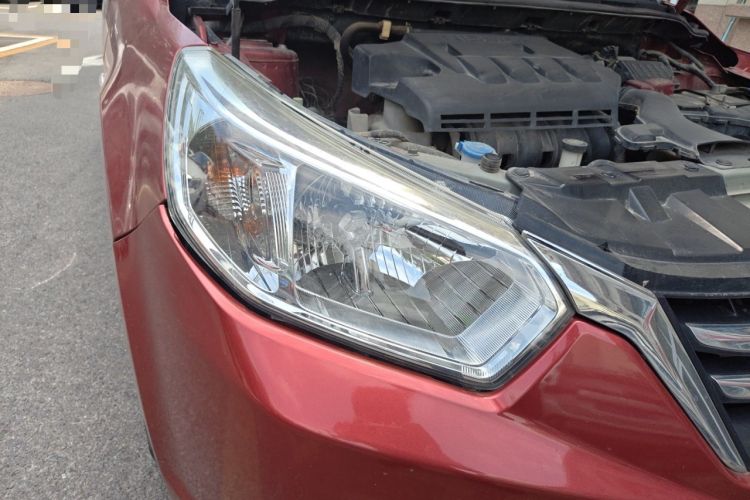 Used Venucia R50 2015 1.6L Automatic Luxury Edition Right Front Headlight