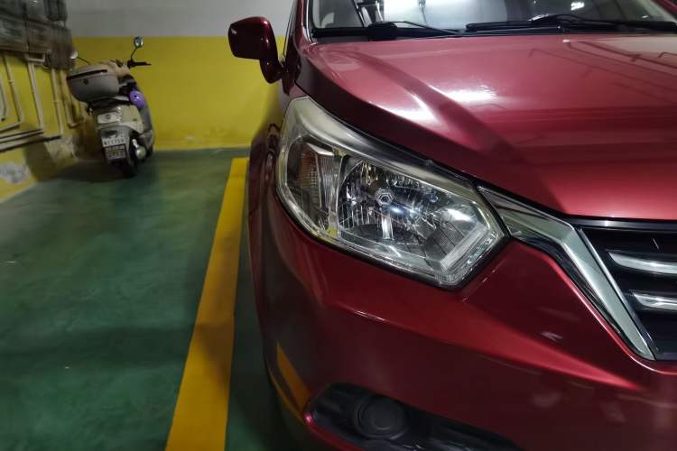 Used Venucia R50 2015 1.6L Automatic Fashion Edition Right Front Headlight