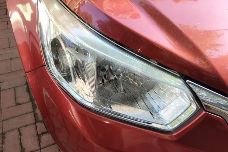 Used Venucia R50 2015 1.6L Manual Fashion Edition Right Front Headlight