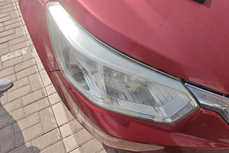 Used Venucia R50 2015 1.6L Manual Fashion Edition Right Front Headlight