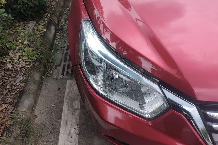 Used Venucia R50 2015 1.6L Manual Fashion Edition Right Front Headlight