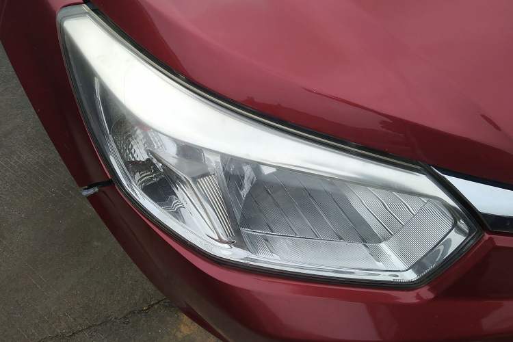Used Venucia R50 2015 1.6L Manual Fashion Edition Right Front Headlight