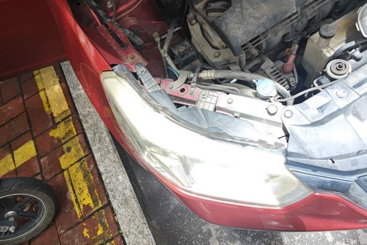 Used Venucia R50 2015 1.6L Automatic Fashion Edition Right Front Headlight