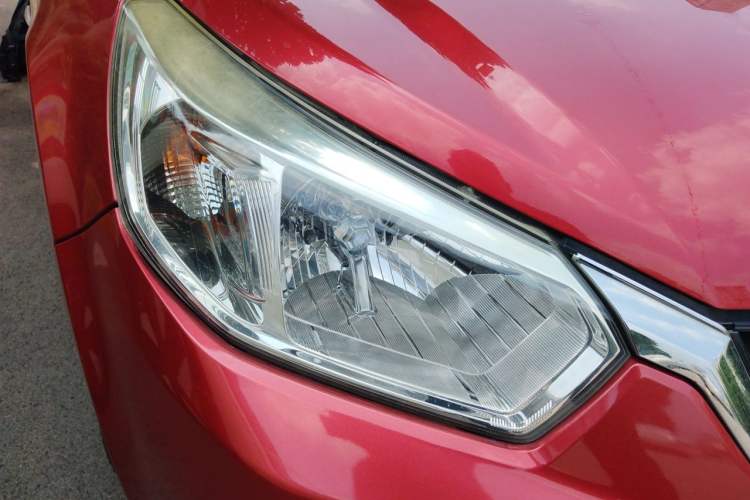 Used Venucia R50 2015 1.6L Manual Luxury Edition Right Front Headlight