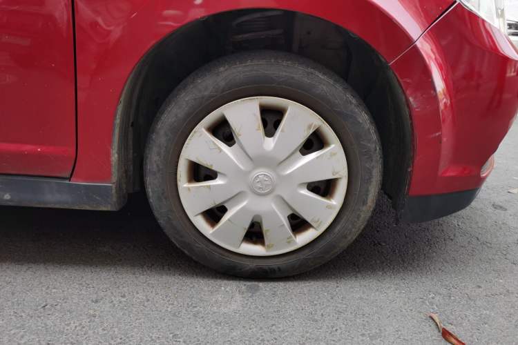 Used Venucia R50 2015 1.6L Automatic Fashion Edition Right Front Wheel Hub