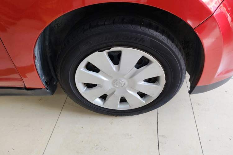 Used Venucia R50 2015 1.6L Automatic Fashion Edition Right Front Wheel Hub