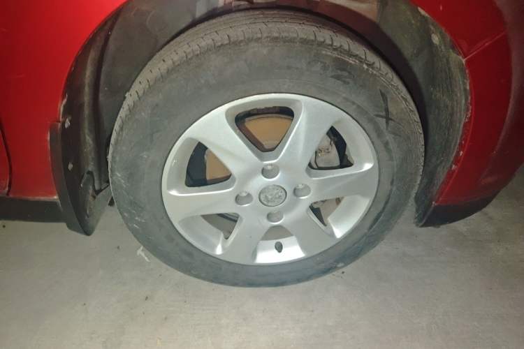 Used Venucia R50 2015 1.6L Manual Fashion Edition Right Front Wheel Hub