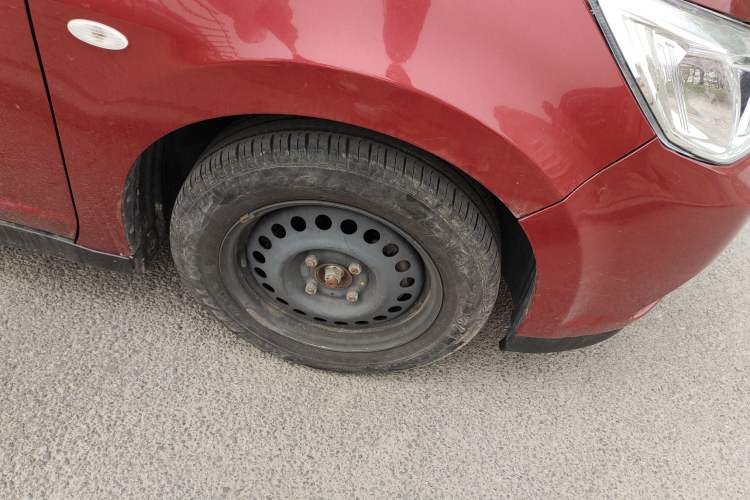 Used Venucia R50 2015 1.6L Automatic Fashion Edition Right Front Wheel Hub