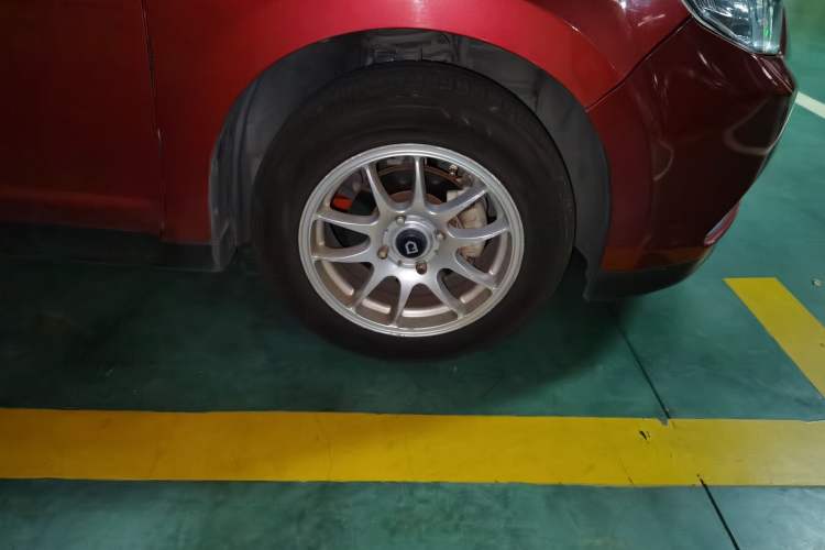 Used Venucia R50 2015 1.6L Automatic Fashion Edition Right Front Wheel Hub
