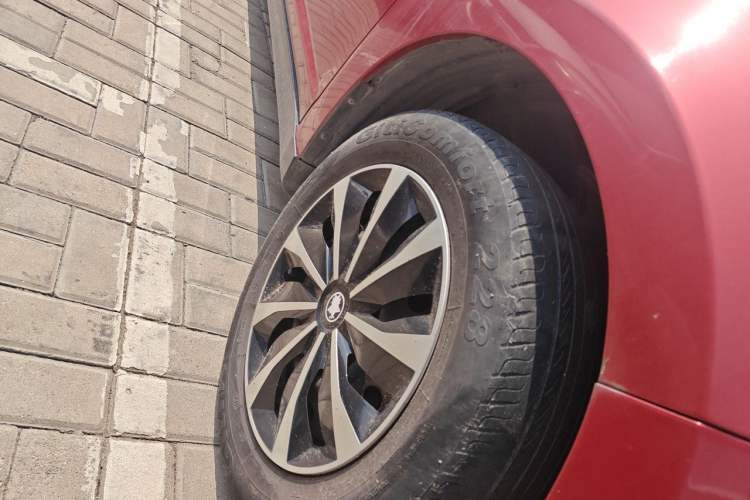 Used Venucia R50 2015 1.6L Manual Fashion Edition Right Front Wheel Hub