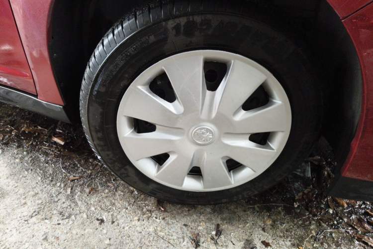 Used Venucia R50 2015 1.6L Automatic Fashion Edition Right Front Wheel Hub