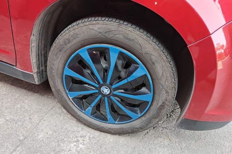 Used Venucia R50 2015 1.6L Automatic Fashion Edition Right Front Wheel Hub