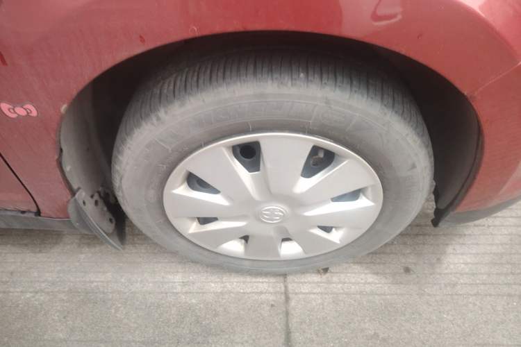 Used Venucia R50 2015 1.6L Manual Fashion Edition Right Front Wheel Hub