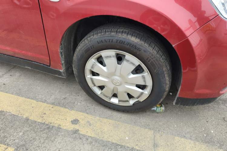 Used Venucia R50 2015 1.6L Manual Fashion Edition Right Front Wheel Hub
