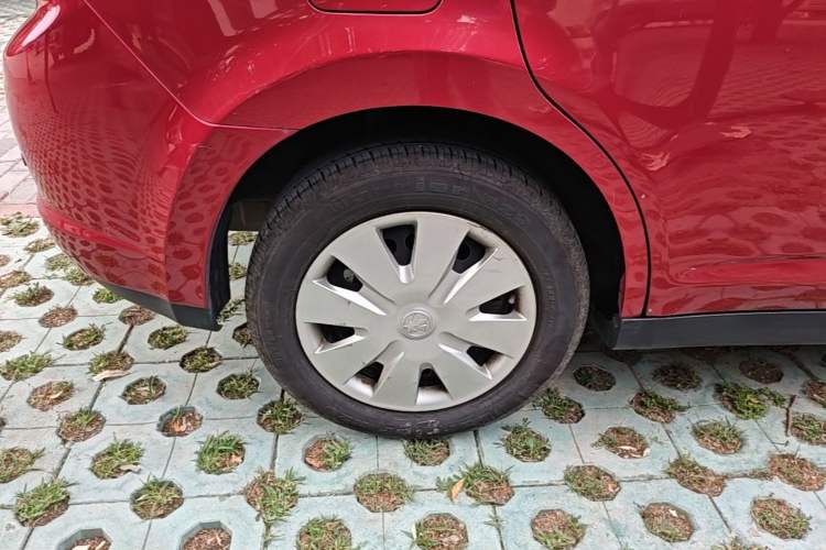 Used Venucia R50 2015 1.6L Automatic Fashion Edition Right Rear Wheel Hub