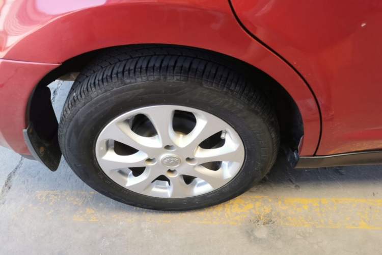 Used Venucia R50 2015 1.6L Automatic Luxury Edition Right Rear Wheel Hub