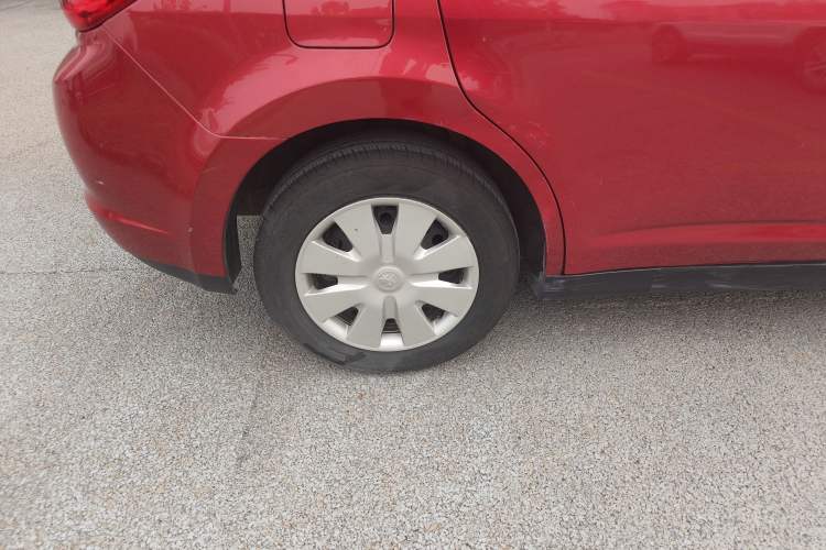 Used Venucia R50 2015 1.6L Automatic Fashion Edition Right Rear Wheel Hub