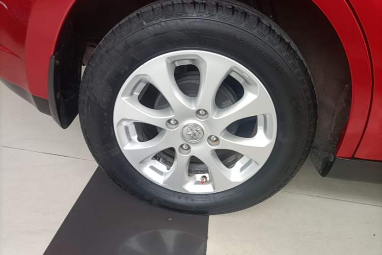 Used Venucia R50 2015 1.6L Automatic Luxury Edition Right Rear Wheel Hub