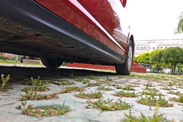 Used Venucia R50 2015 1.6L Automatic Fashion Edition Right Side Sill