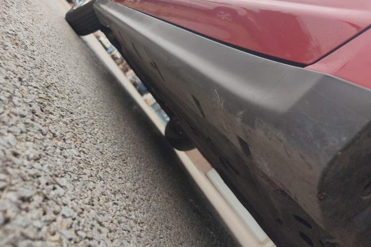Used Venucia R50 2015 1.6L Automatic Fashion Edition Right Side Sill