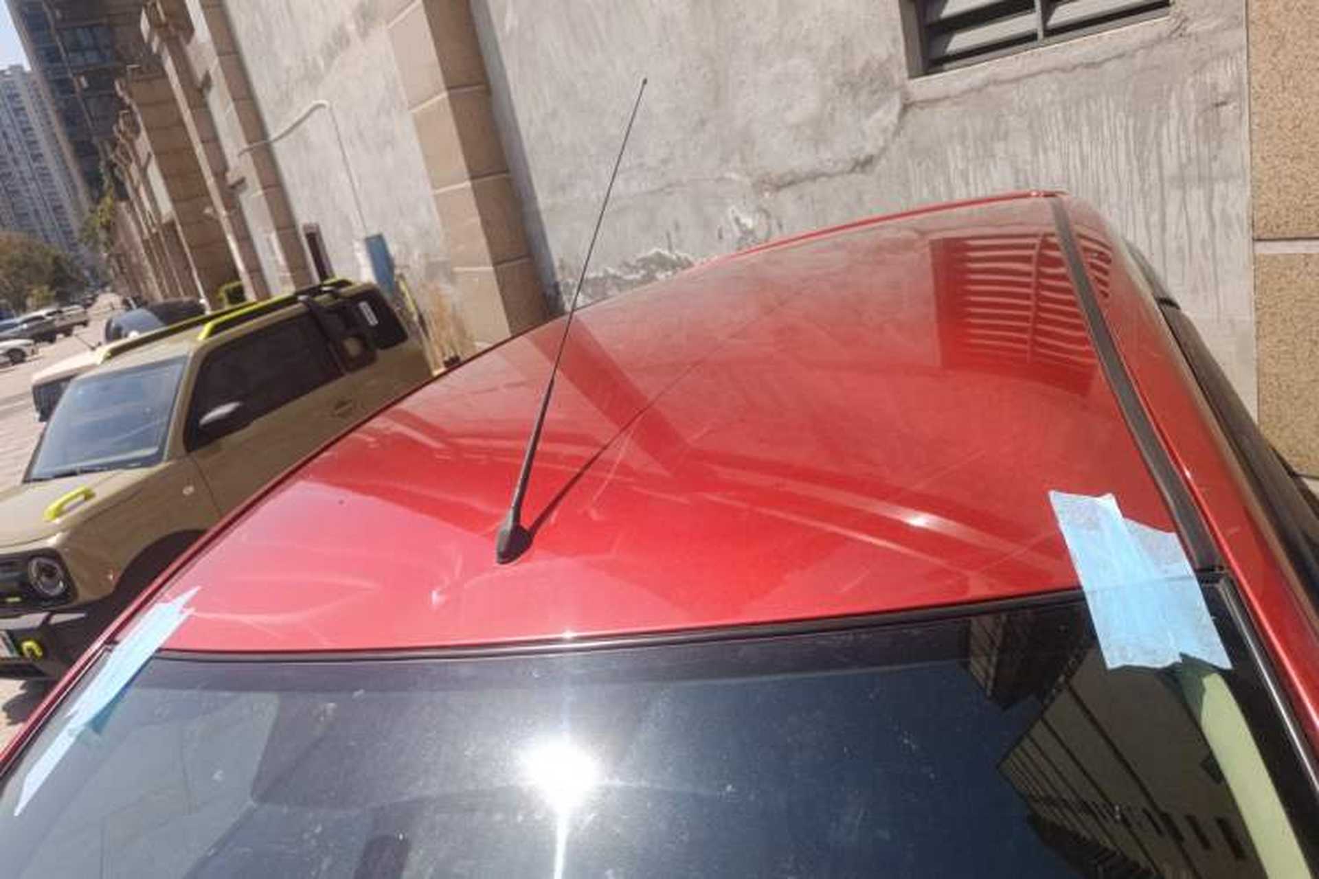Used Venucia R50 2015 1.6L Automatic Fashion Edition Roof