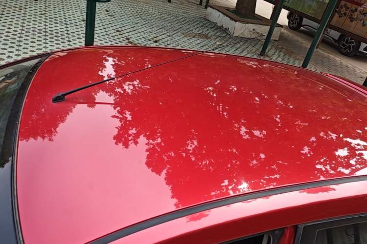 Used Venucia R50 2015 1.6L Automatic Fashion Edition Roof